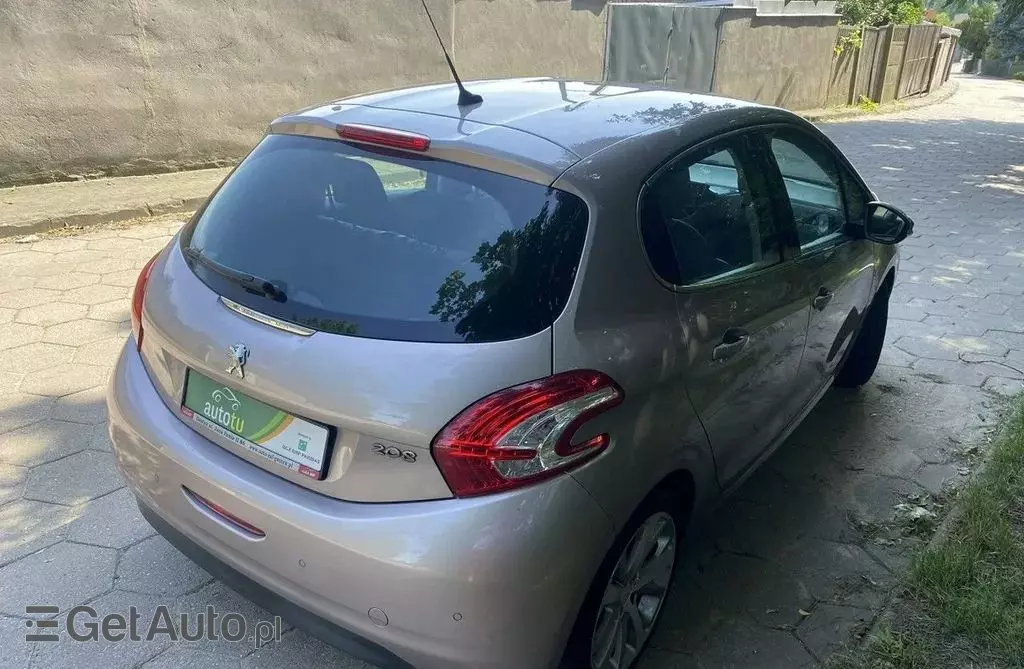 PEUGEOT 208 