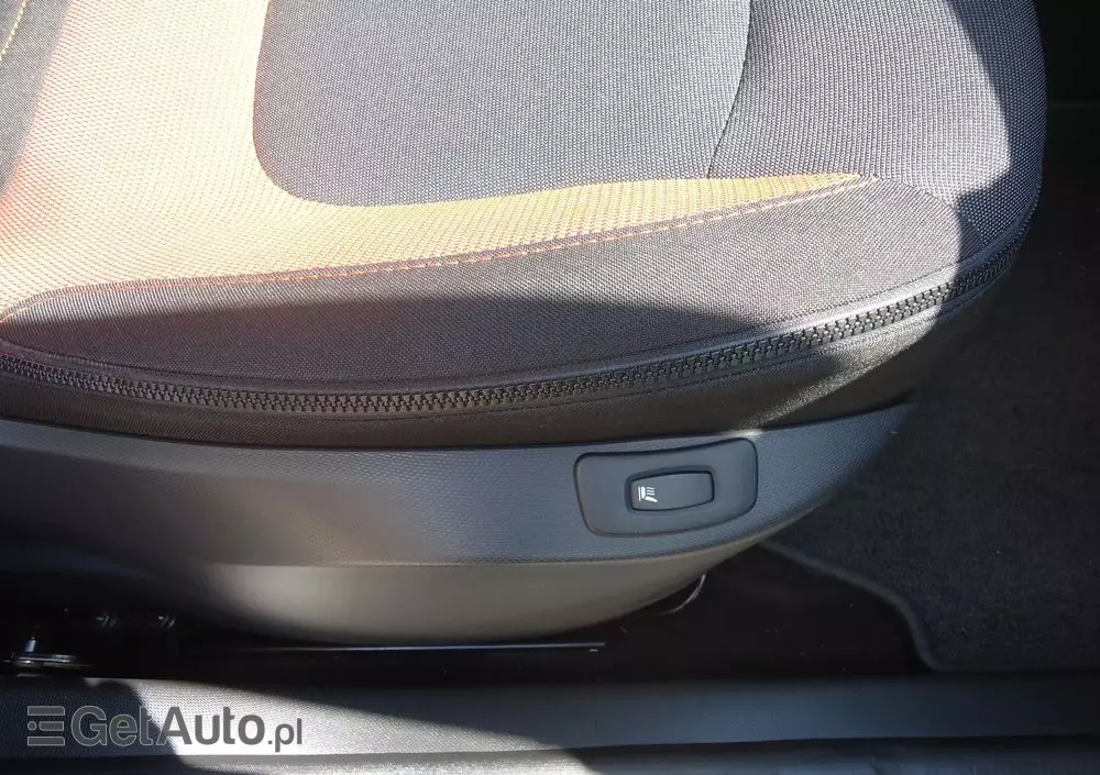 RENAULT Captur ENERGY TCe 120 EDC Intens