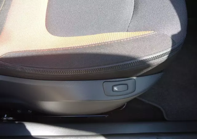 RENAULT Captur ENERGY TCe 120 EDC Intens