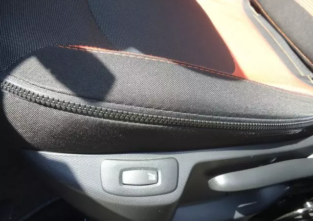 RENAULT Captur ENERGY TCe 120 EDC Intens