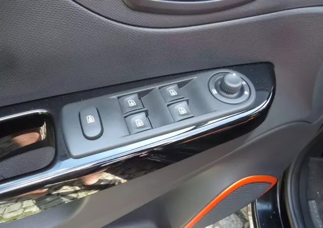 RENAULT Captur ENERGY TCe 120 EDC Intens