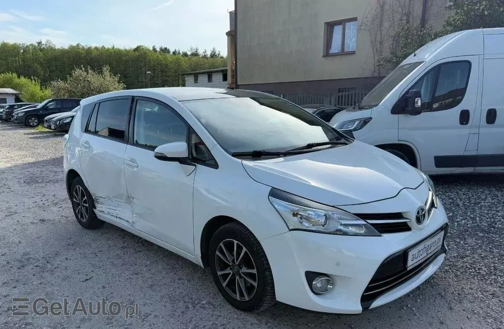TOYOTA Verso 
