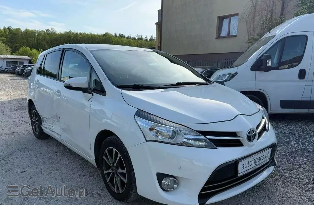 TOYOTA Verso 