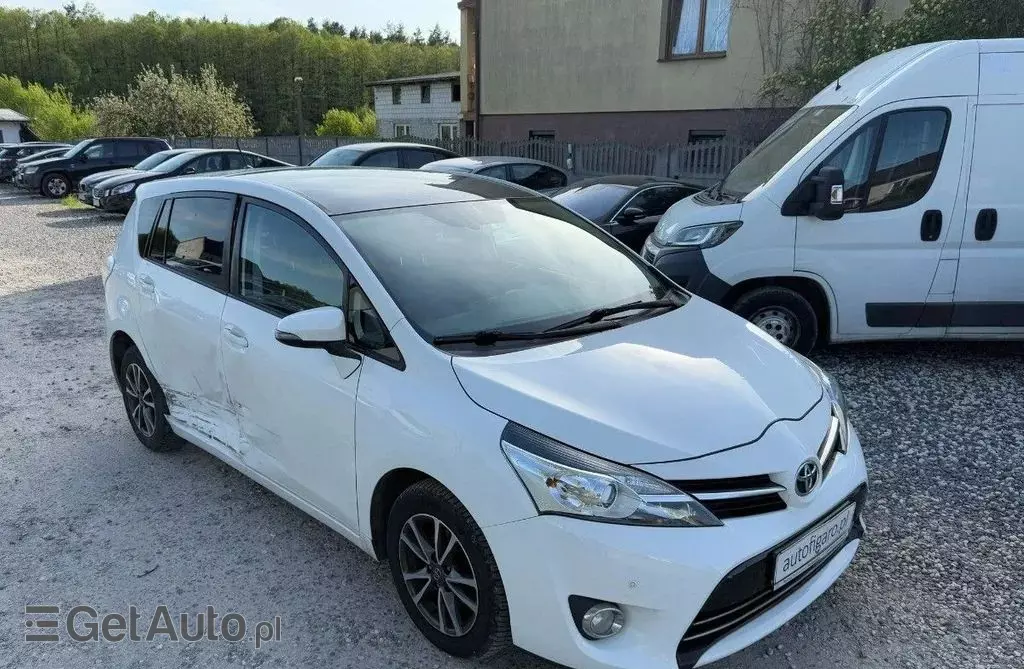TOYOTA Verso 