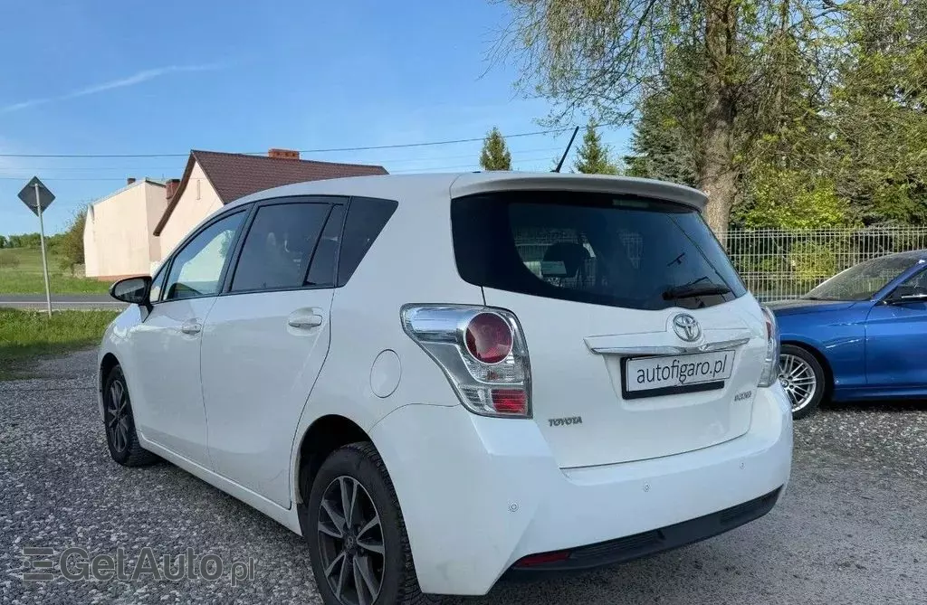 TOYOTA Verso 