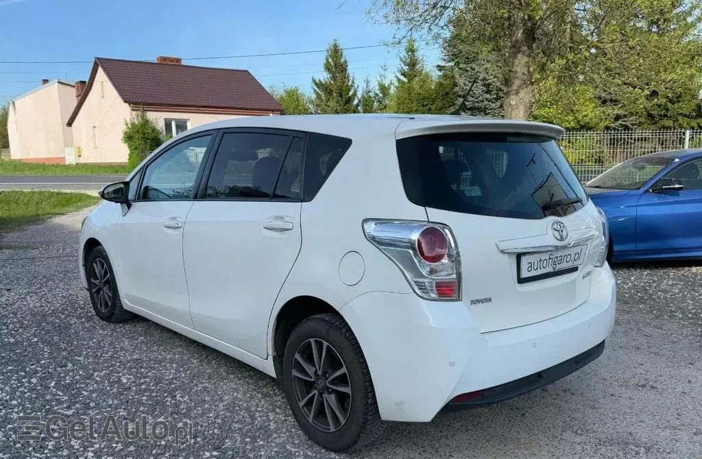 TOYOTA Verso 