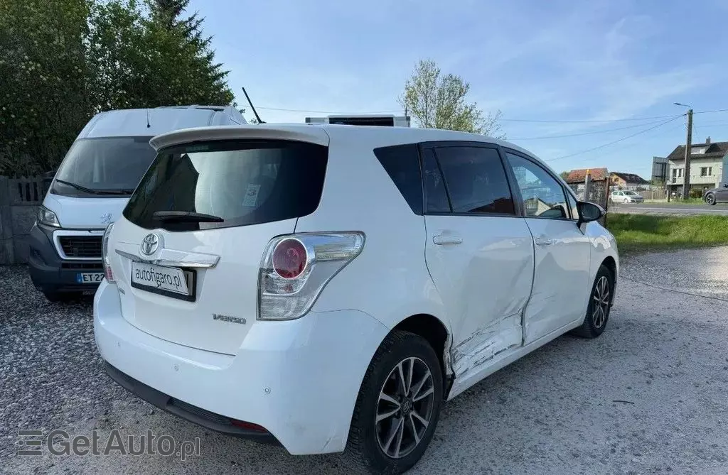 TOYOTA Verso 