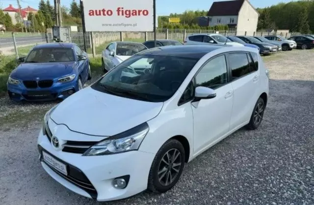 TOYOTA Verso 