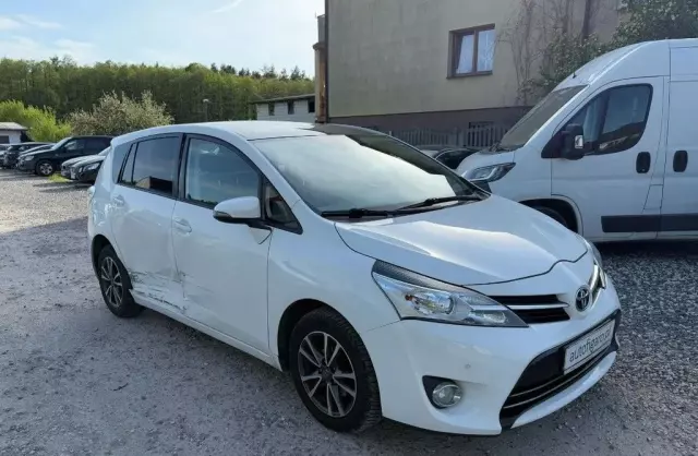 TOYOTA Verso 