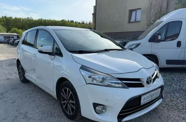 TOYOTA Verso 