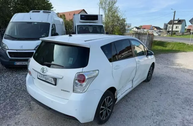 TOYOTA Verso 