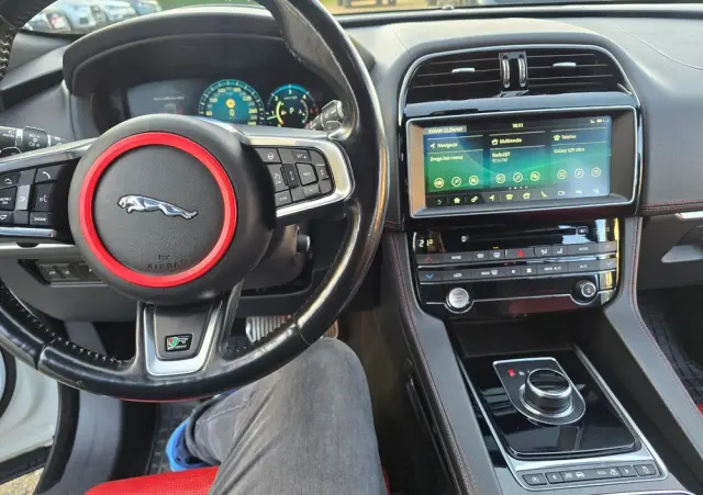 JAGUAR F-Pace 20d AWD R-Sport