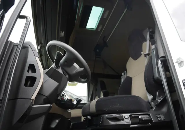 MAN TGX 18.470 / LOW DECK/ MEGA/ WYSOKA KABINA/ STAN IDEALNY 