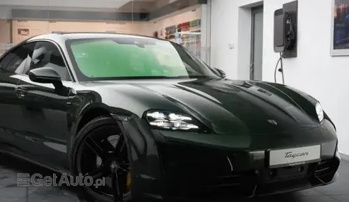 PORSCHE Taycan 