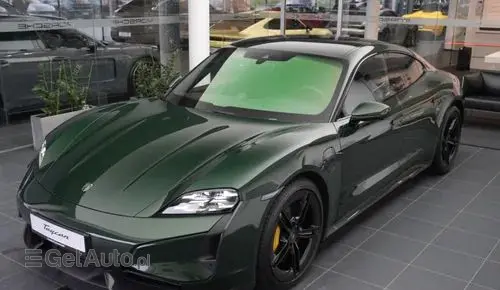 PORSCHE Taycan 
