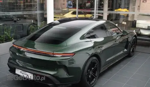 PORSCHE Taycan 