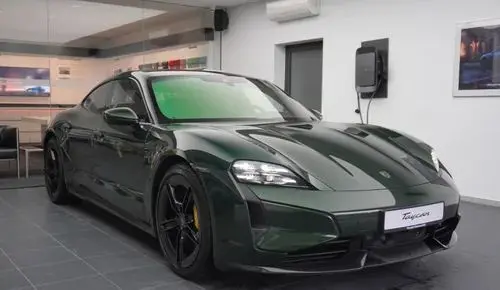 PORSCHE Taycan 