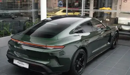 PORSCHE Taycan 