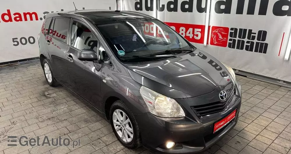 TOYOTA Verso 