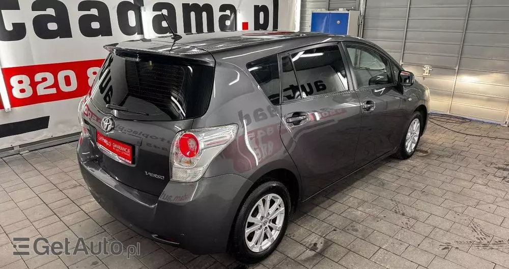 TOYOTA Verso 