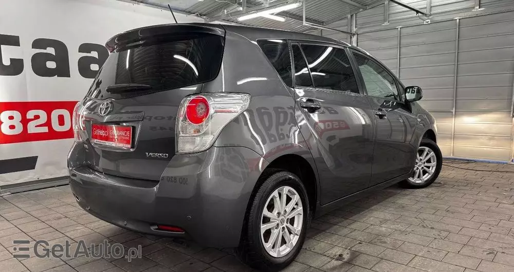 TOYOTA Verso 