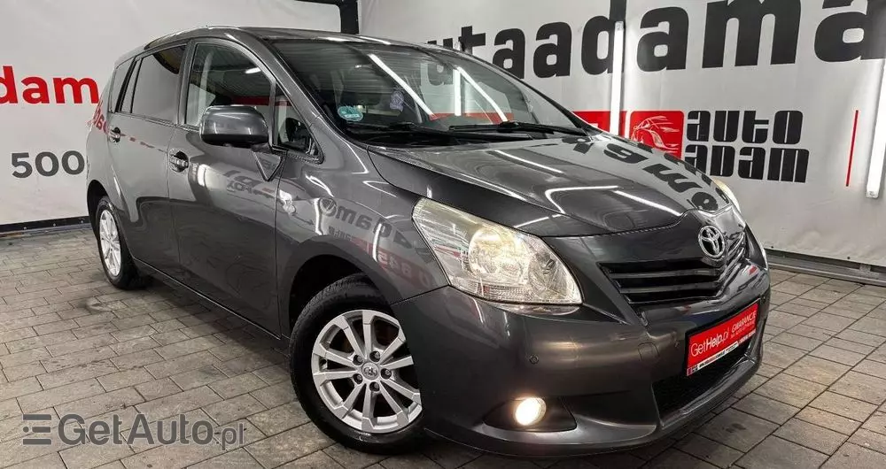 TOYOTA Verso 