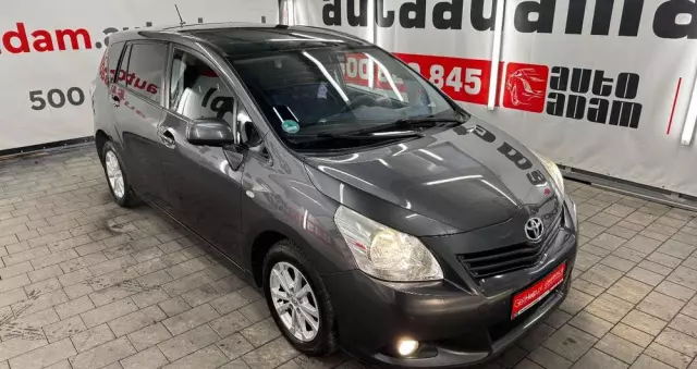 TOYOTA Verso 