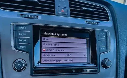 VOLKSWAGEN Golf 