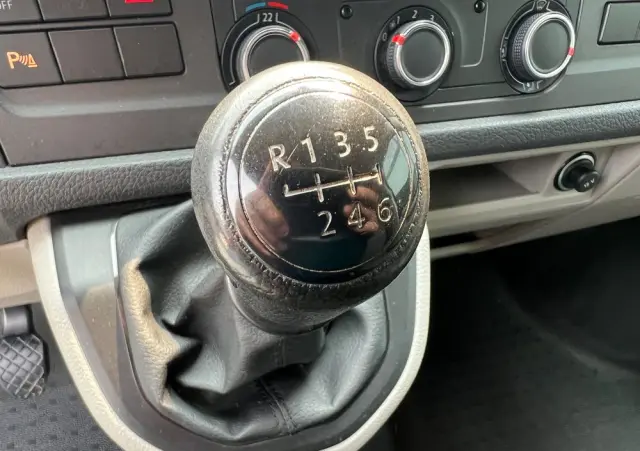 VOLKSWAGEN TRANSPORTER 