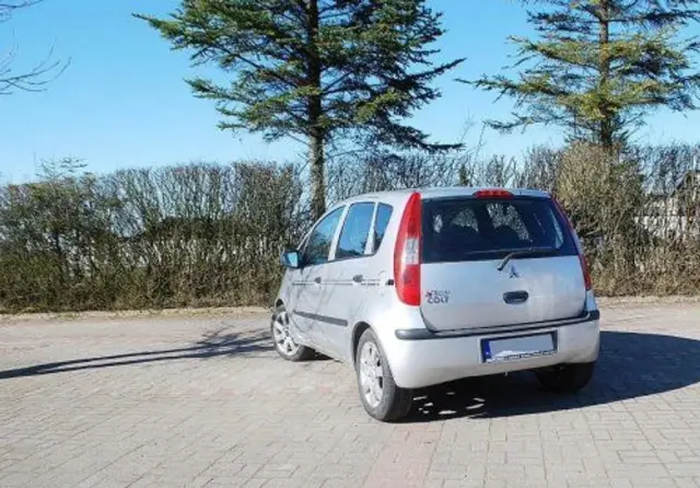 MITSUBISHI Colt 