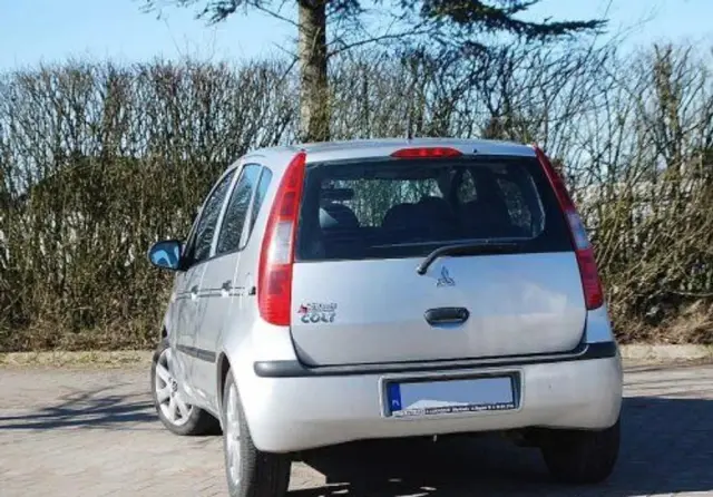 MITSUBISHI Colt 