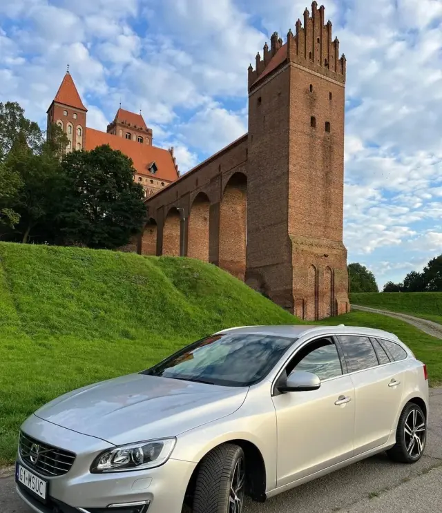 VOLVO V60 