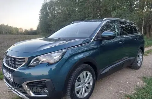 PEUGEOT 5008 