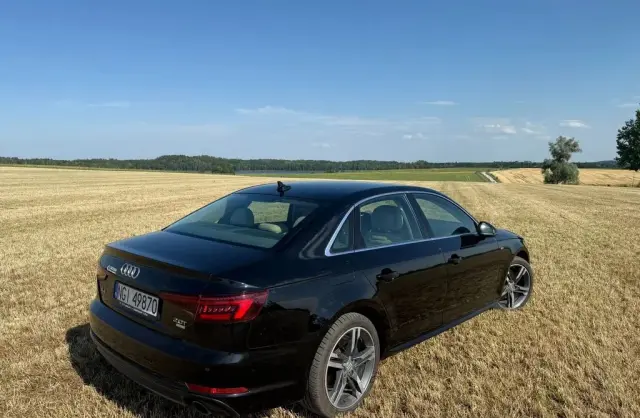 AUDI A4 