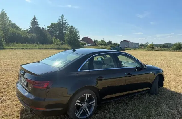 AUDI A4 