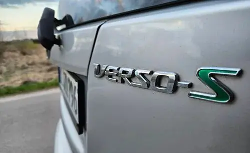 TOYOTA Verso-S 