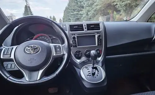 TOYOTA Verso-S 