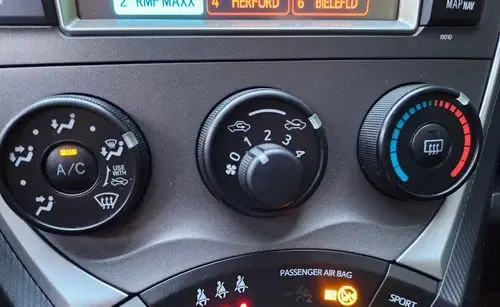 TOYOTA Verso-S 