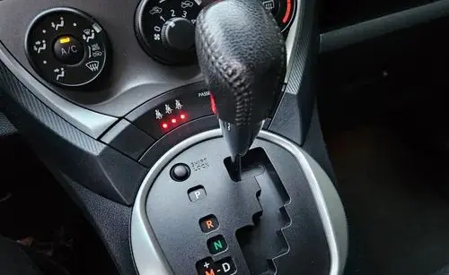 TOYOTA Verso-S 