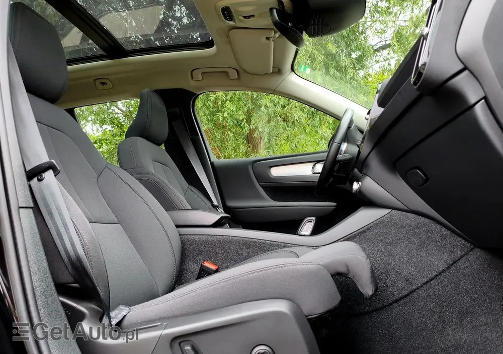 VOLVO XC 40 T3 Geartronic Momentum Pro