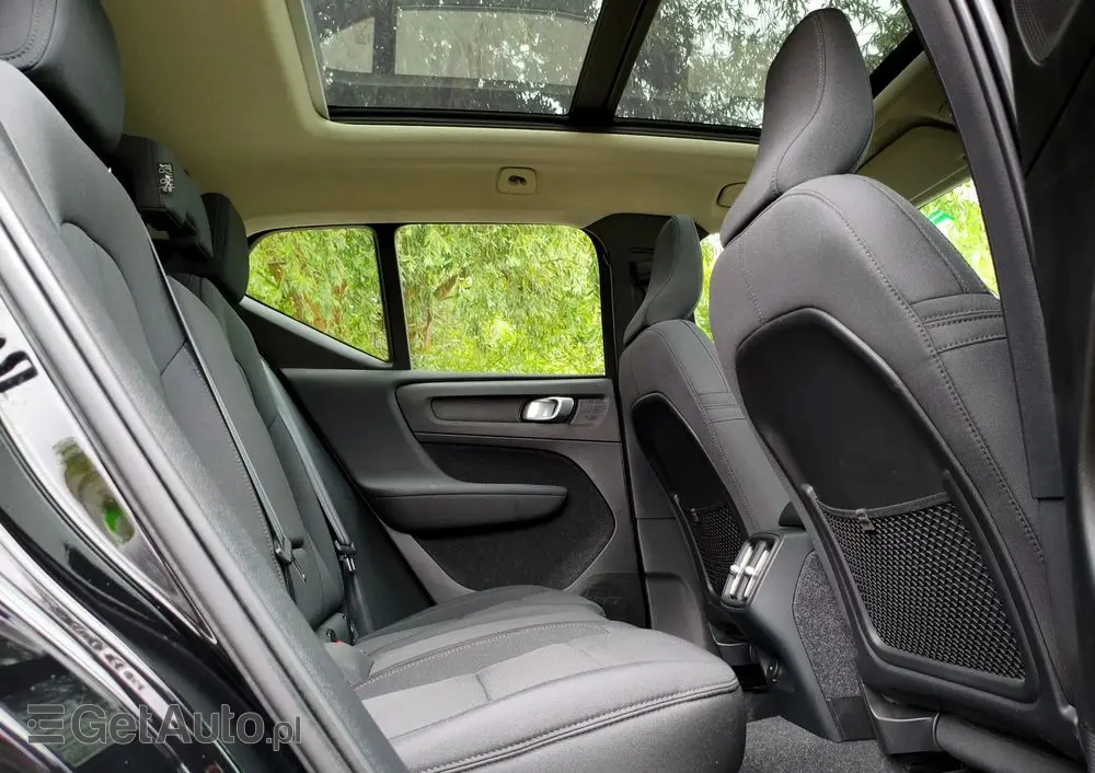 VOLVO XC 40 T3 Geartronic Momentum Pro