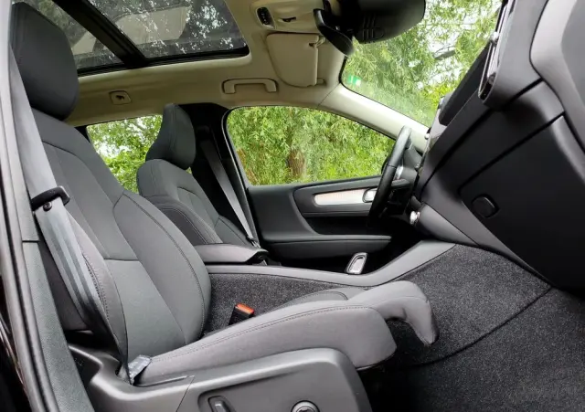 VOLVO XC 40 T3 Geartronic Momentum Pro