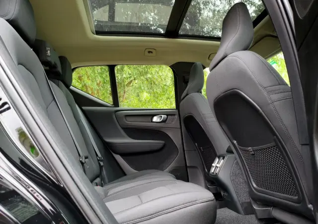 VOLVO XC 40 T3 Geartronic Momentum Pro