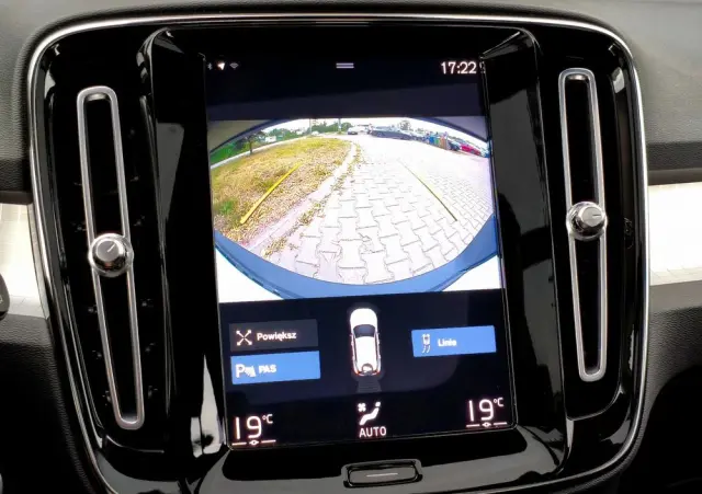 VOLVO XC 40 T3 Geartronic Momentum Pro