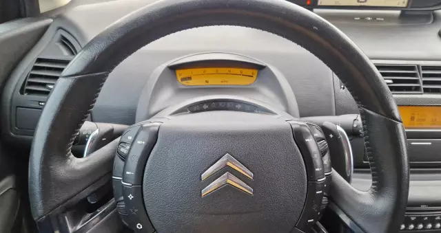 CITROËN C4 1.6 HDi FAP EGS6 Exclusive