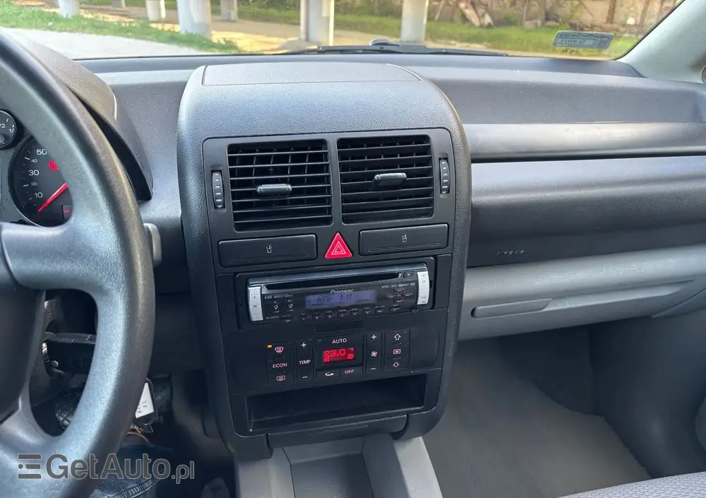 AUDI A2 