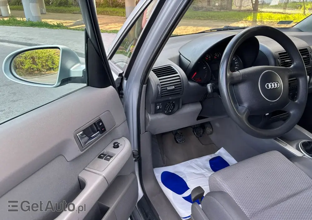 AUDI A2 