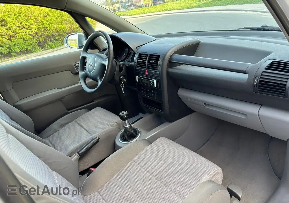 AUDI A2 