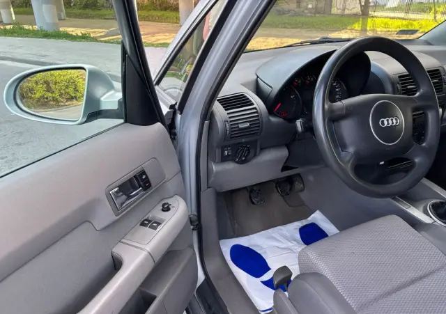 AUDI A2 