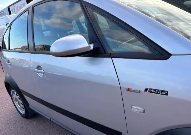 AUDI A2 